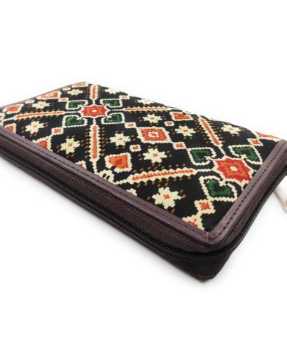 Women Classic Wallet with Moden Print